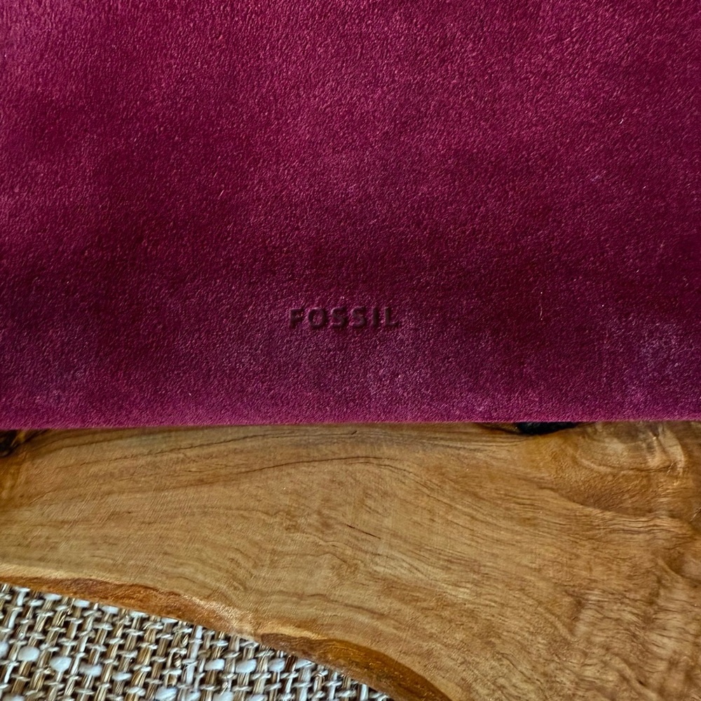 Fossil suede bag. Beautiful burgundy color and only carried a couple of times. 🩷 - Picture 5 of 6
